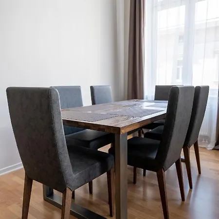 3 On Galytska דירה