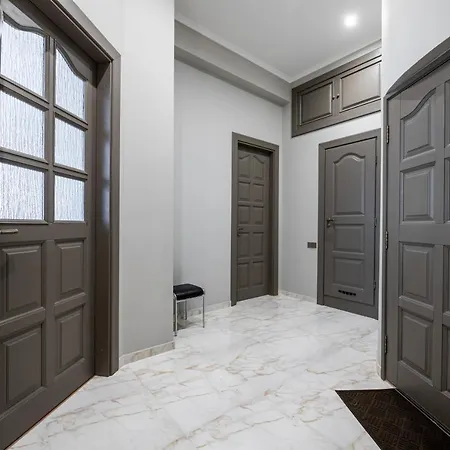 아파트 3 On Galytska *