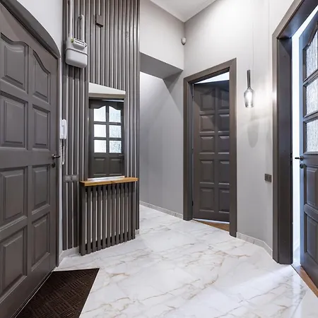 3 On Galytska 아파트 리비프