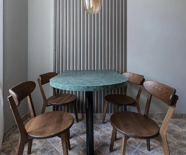 3 On Galytska Apartment *